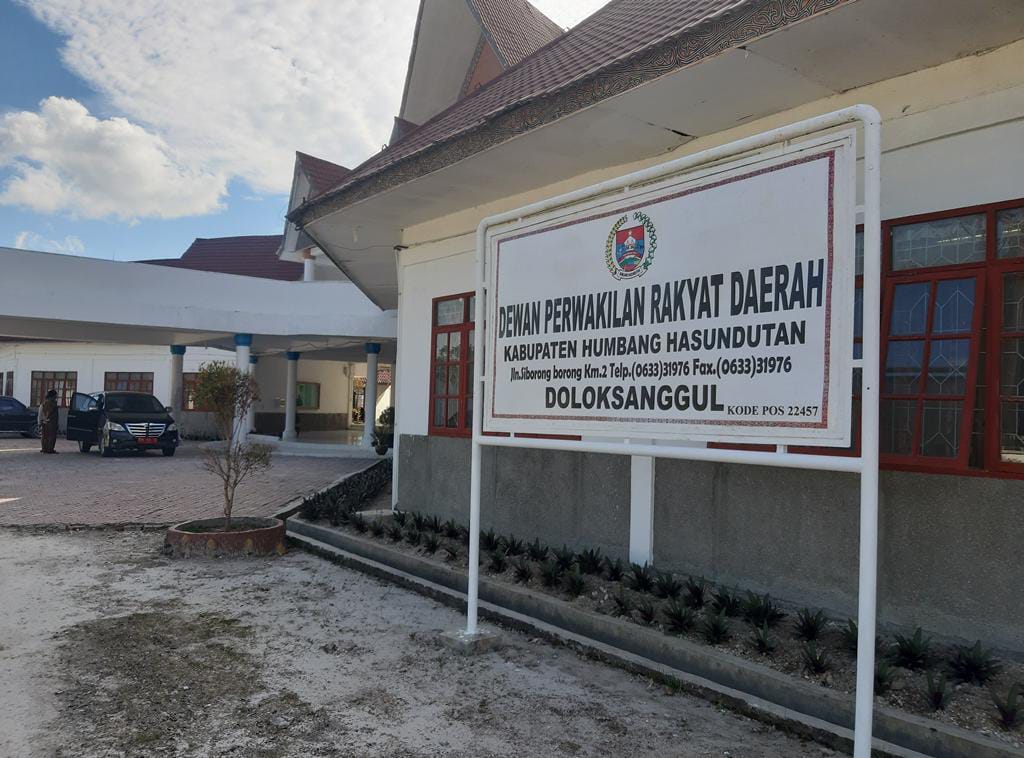Lima Fraksi DPRD Humbahas Keberatan Nipson Lumbangaol Jadi Sekwan 